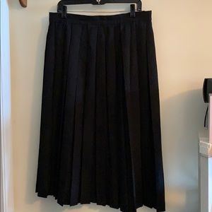 #1614 Woman’s beautiful black pleated skirt